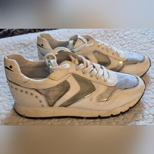 Voile Blanche Womenโs Whiteโ Silver Leather Mesh Sneakers Size 39 Italy US 8.5/9